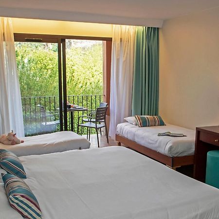 Hotel Les Jardins De Сен Максим Екстериор снимка