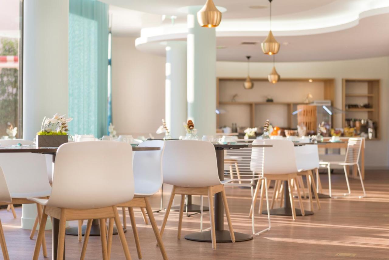 Hotel Les Jardins De Сен Максим Екстериор снимка