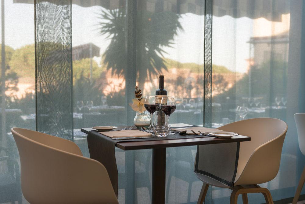 Hotel Les Jardins De Сен Максим Екстериор снимка