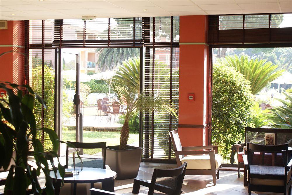 Hotel Les Jardins De Сен Максим Екстериор снимка