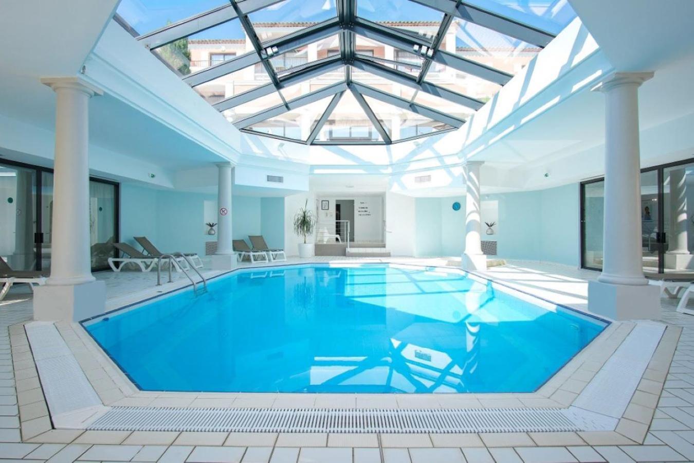 Hotel Les Jardins De Сен Максим Екстериор снимка