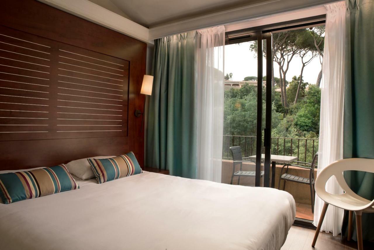 Hotel Les Jardins De Сен Максим Екстериор снимка