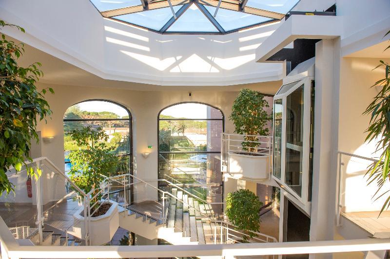 Hotel Les Jardins De Сен Максим Екстериор снимка