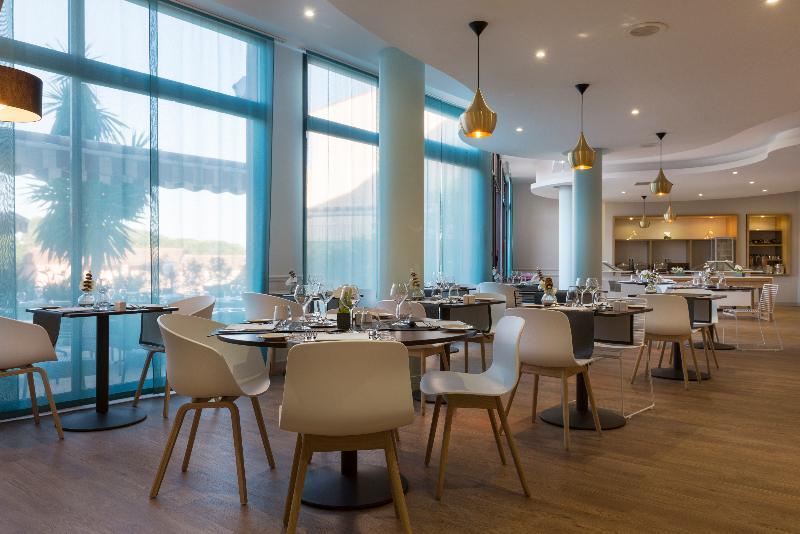 Hotel Les Jardins De Сен Максим Екстериор снимка
