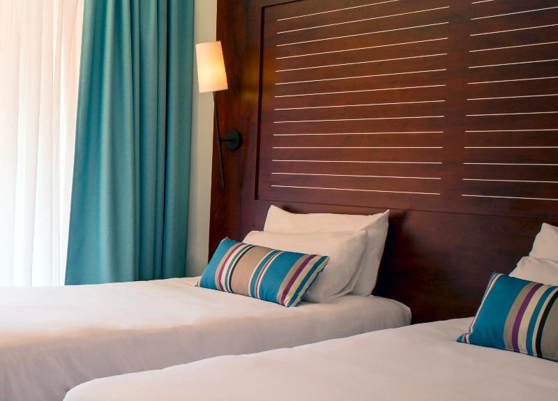 Hotel Les Jardins De Сен Максим Екстериор снимка
