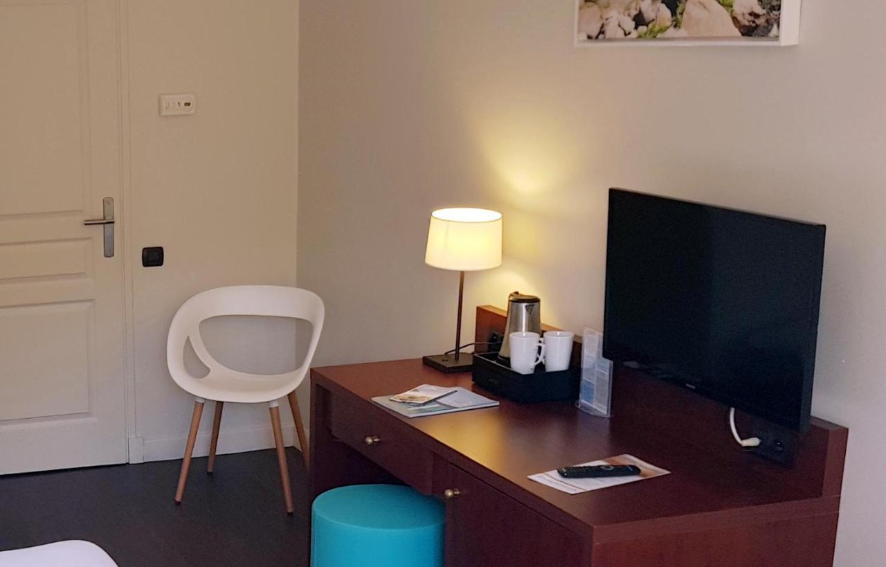 Hotel Les Jardins De Сен Максим Екстериор снимка